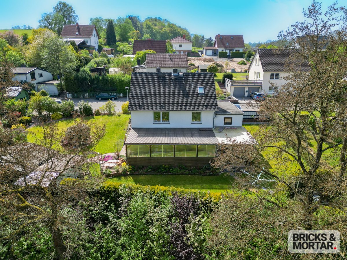 Immobilienangebot - Krebeck - Alle - Einfamilienhaus mit Traumhaften Garten in Krebeck-Rennshausen