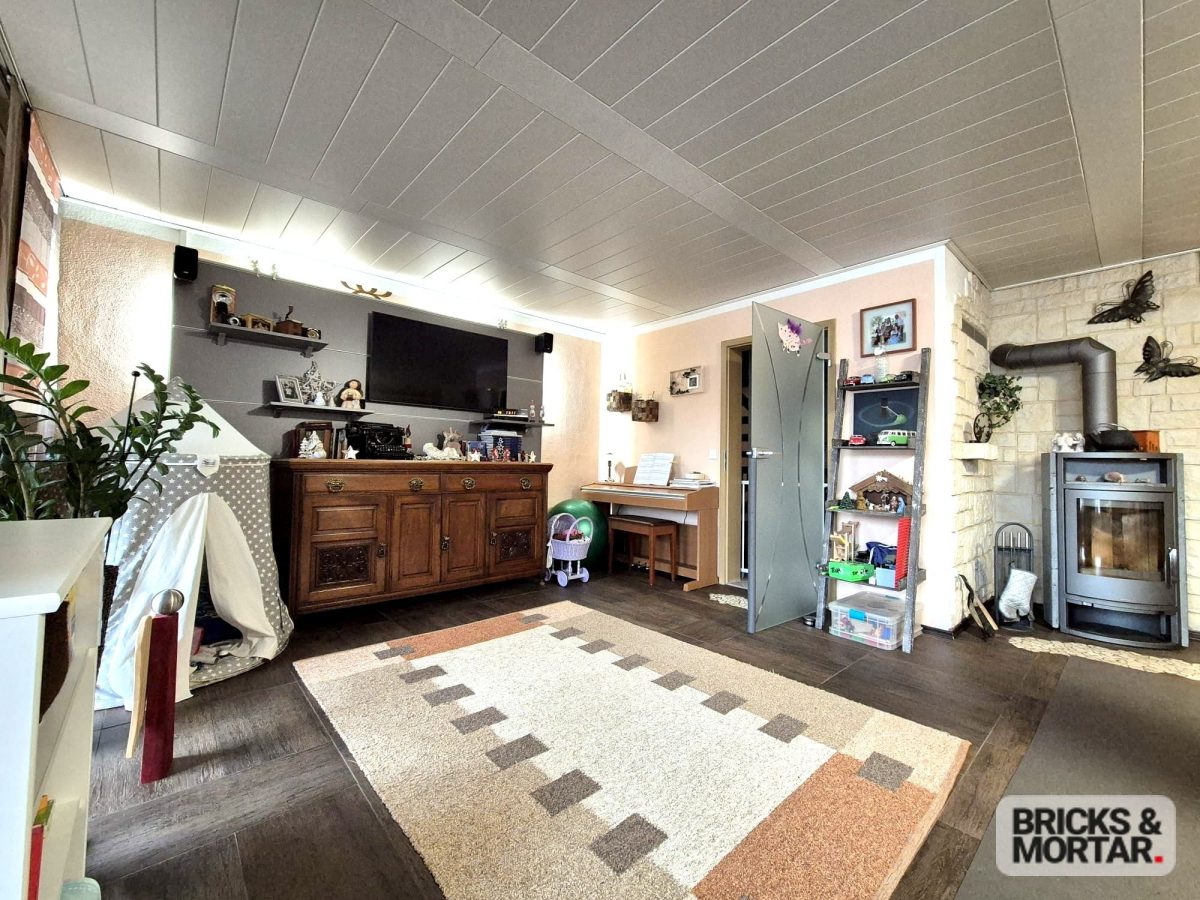 Immobilienangebot - Waldkraiburg - Alle - **Lichtdurchflutete Wohnung mit 4 Zimmern, Kamin und Balkon – ideal für Familien**