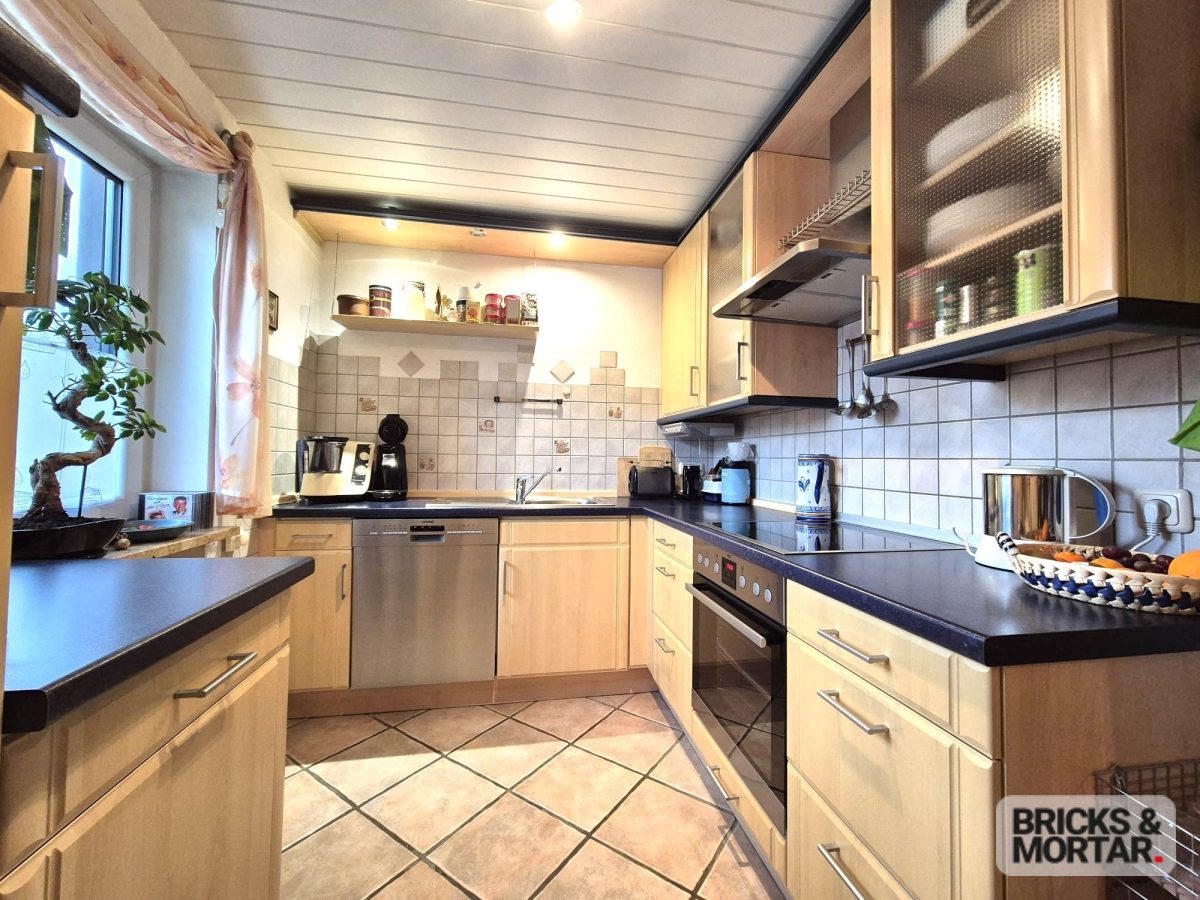 Immobilienangebot - Waldkraiburg - Alle - **Lichtdurchflutete Wohnung mit 4 Zimmern, Kamin und Balkon – ideal für Familien**