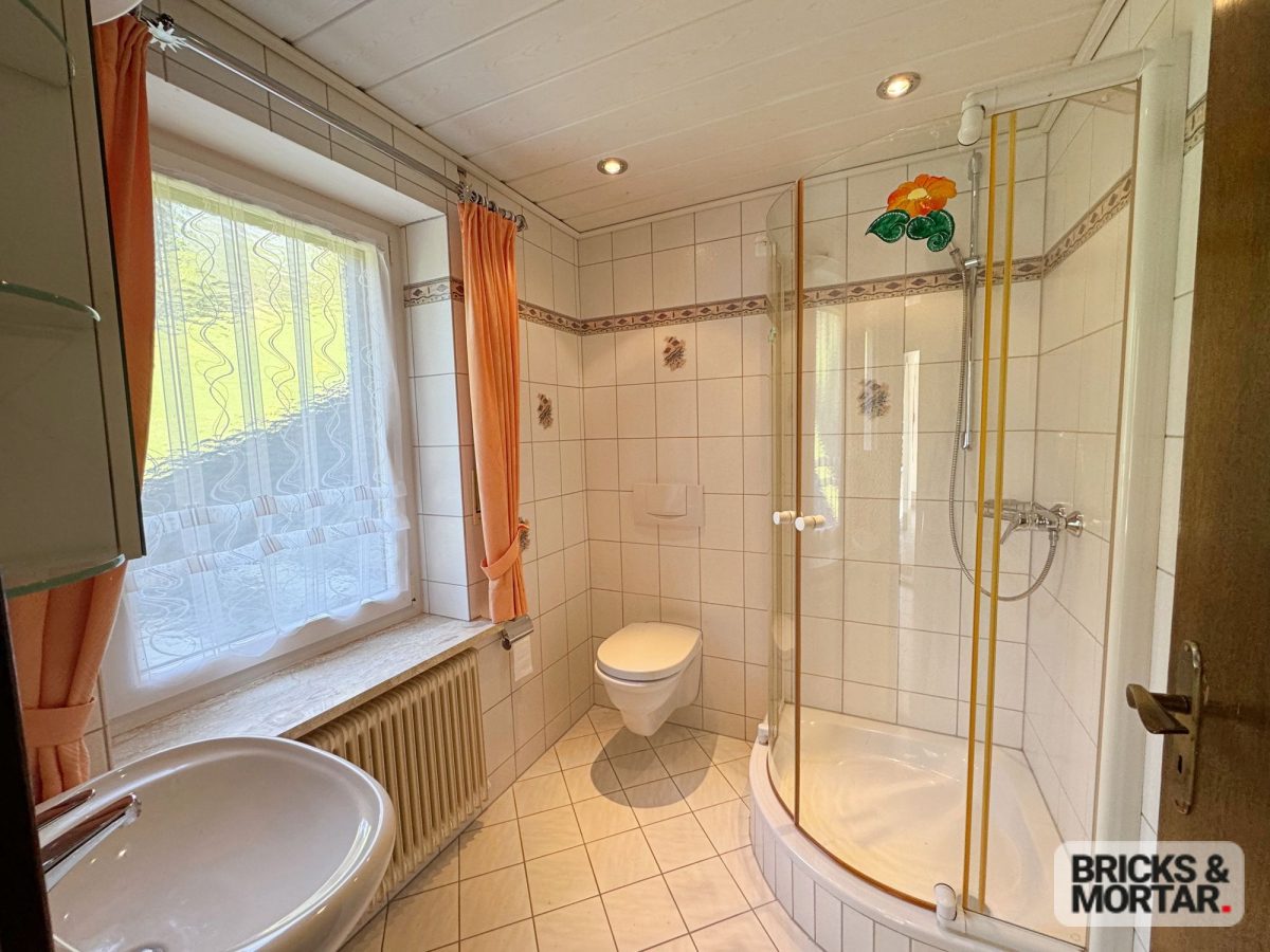 Immobilienangebot - Kaufbeuren - Alle - Großes Einfamilienhaus mit zusätzlichem Grundstück – Mehr Raum für Natur, Freizeit und Gestaltung!