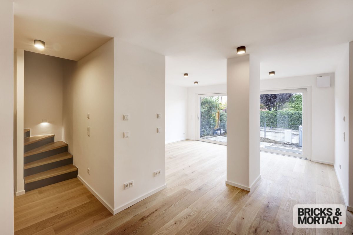 Immobilienangebot - München / Sendling-Westpark - Alle - Neuwertiges Raumwunder in Sendling: 135 m2 Effizienzhaus (A+) mit Wärmepumpe, PV-Anlage und Terrasse