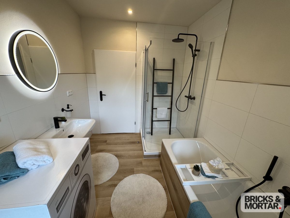 Immobilienangebot - Oldenburg - Alle - Modernisierte 3-Zimmer-Wohnung mit Balkon und Stellplatz – bezugsfrei in ruhiger Lage von Oldenburg