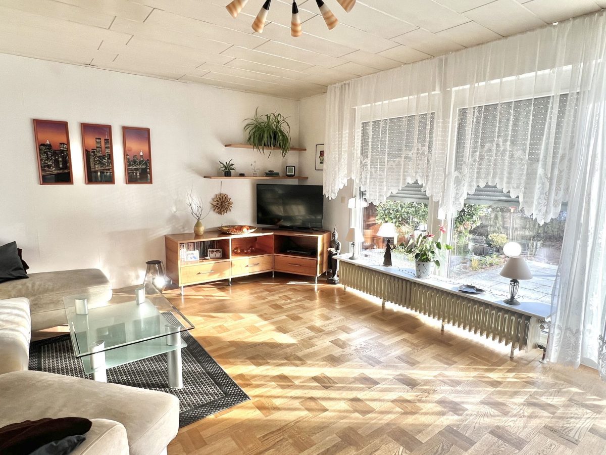 Immobilienangebot - Neusäß-Ottmarshausen - Alle - Freistehendes Einfamilienhaus mit wunderschönem Ausblick nahe Uniklinikum in Neusäß