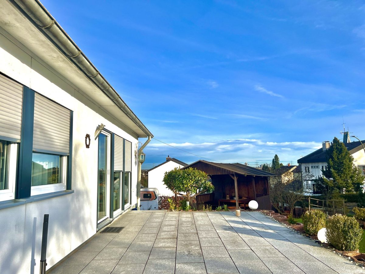 Immobilienangebot - Neusäß-Ottmarshausen - Alle - Freistehendes Einfamilienhaus mit wunderschönem Ausblick nahe Uniklinikum in Neusäß