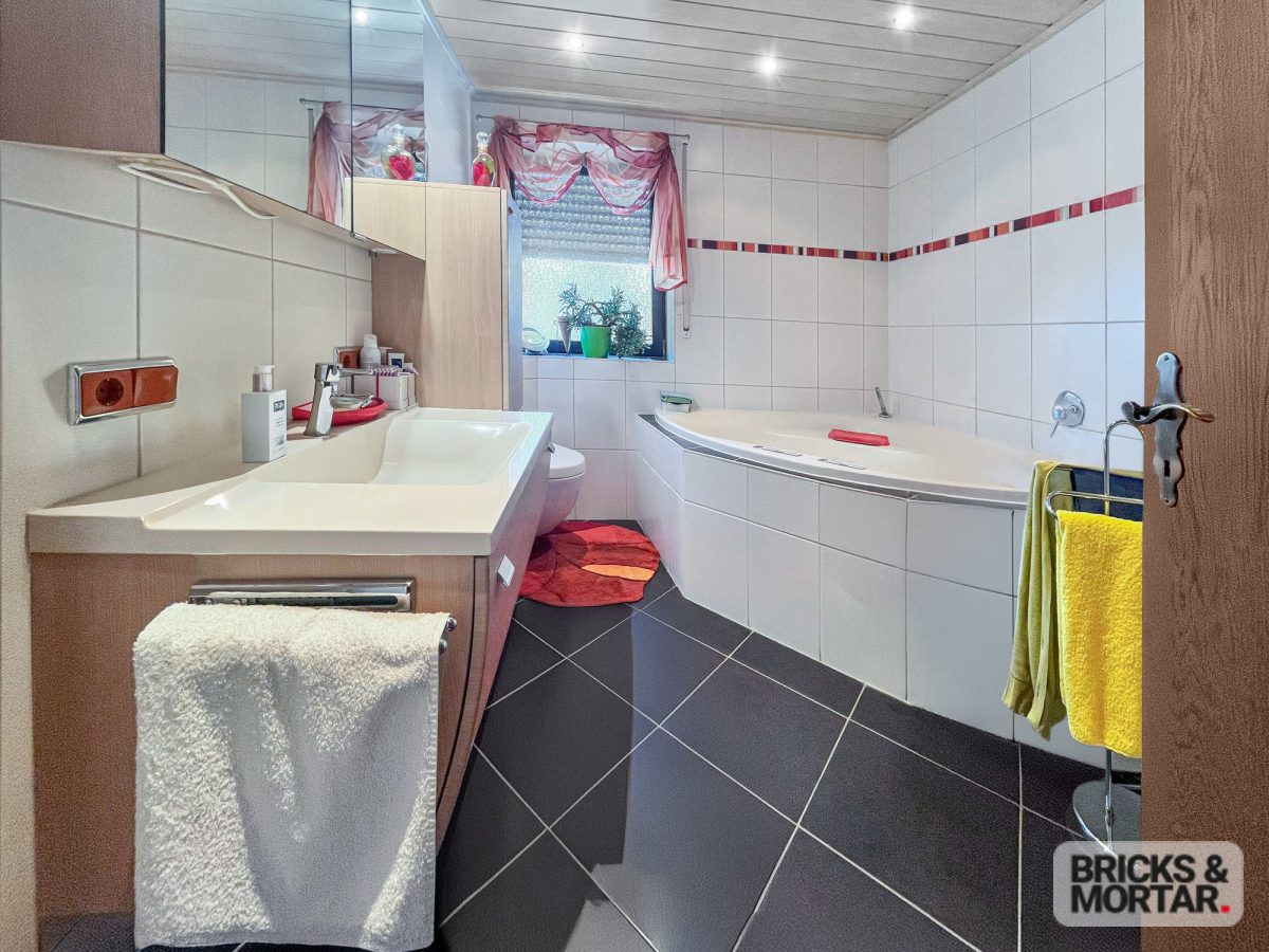 Immobilienangebot - Konradsreuth - Alle - Großzügiges Einfamilienhaus mit Einliegerwohnung und Doppelgarage