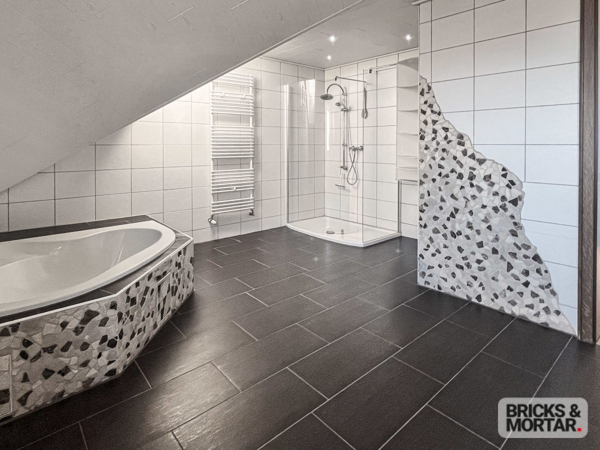 Immobilienangebot - Konradsreuth - Alle - Großzügiges Einfamilienhaus mit Einliegerwohnung und Doppelgarage