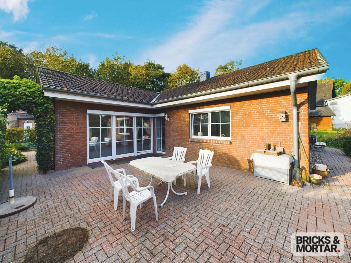 Immobilienangebot - Böel - Alle - Gepflegter Winkelbungalow auf sonnigem großen Grundstück