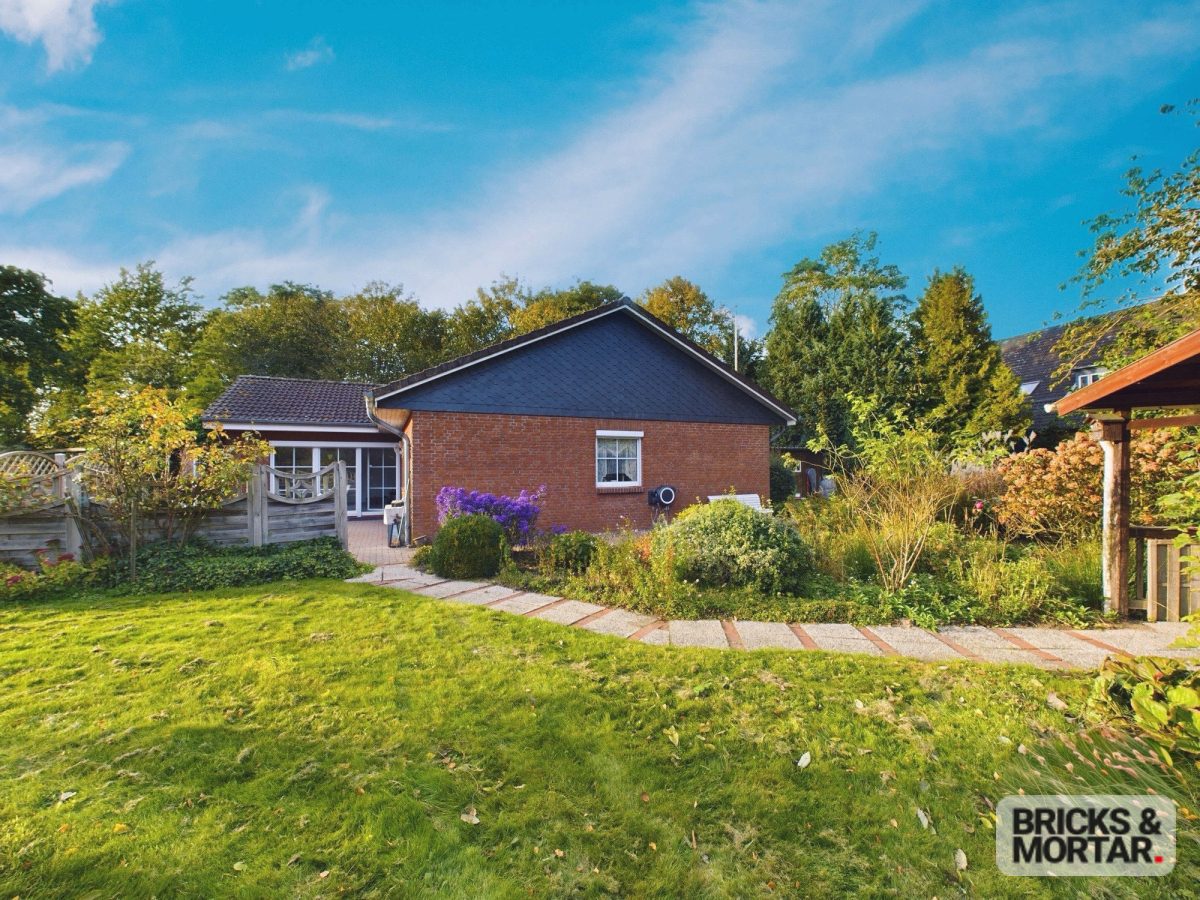 Immobilienangebot - Böel - Alle - Gepflegter Winkelbungalow auf sonnigem großen Grundstück
