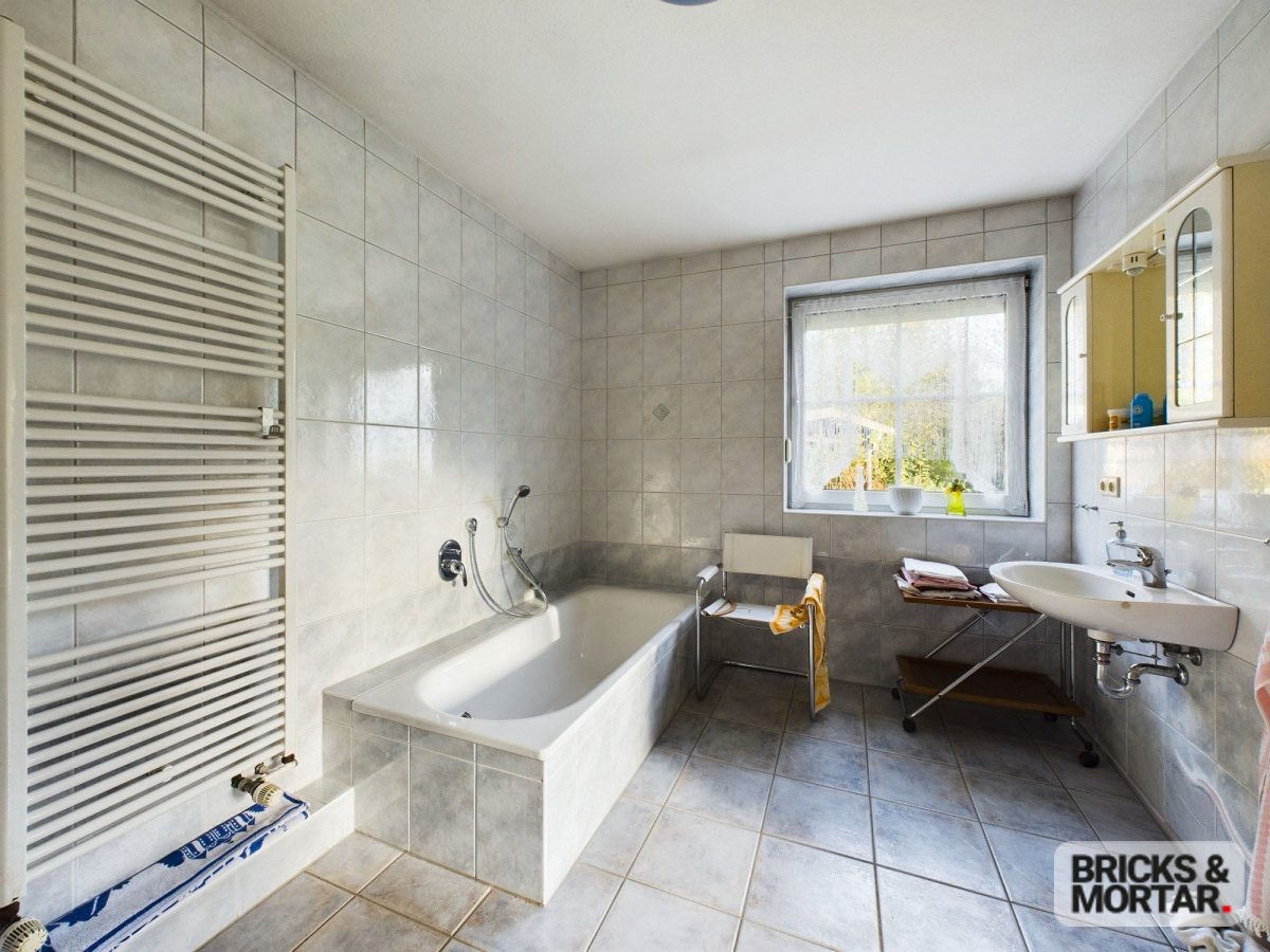 Immobilienangebot - Böel - Alle - Gepflegter Winkelbungalow auf sonnigem großen Grundstück