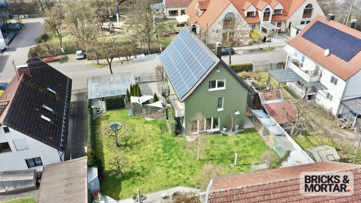 Immobilienangebot - Thannhausen - Alle - Charmantes Einfamilienhaus mit modernem Komfort und idyllischem Garten in Thannhausen - Ausbaureserve im Dachgeschoss