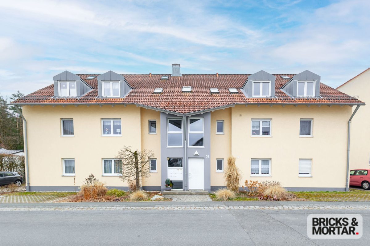 Immobilienangebot - Lauf a.d.Pegnitz - Alle - Charmante 4-Zimmer-Wohnung mit Stellplatz & erweiterbarem Spitzboden