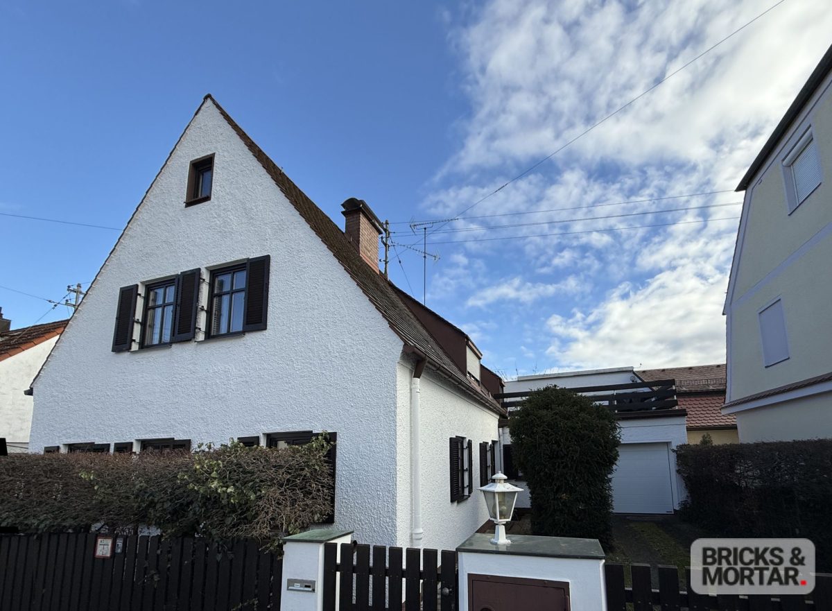 Immobilienangebot - Augsburg / Kriegshaber - Alle - Großes Einfamilienhaus mit Dachterrasse in ruhiger Wohnlage in der Nähe zur Uniklinik