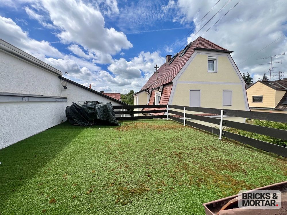 Immobilienangebot - Augsburg / Kriegshaber - Alle - Großes Einfamilienhaus mit Dachterrasse in ruhiger Wohnlage in der Nähe zur Uniklinik
