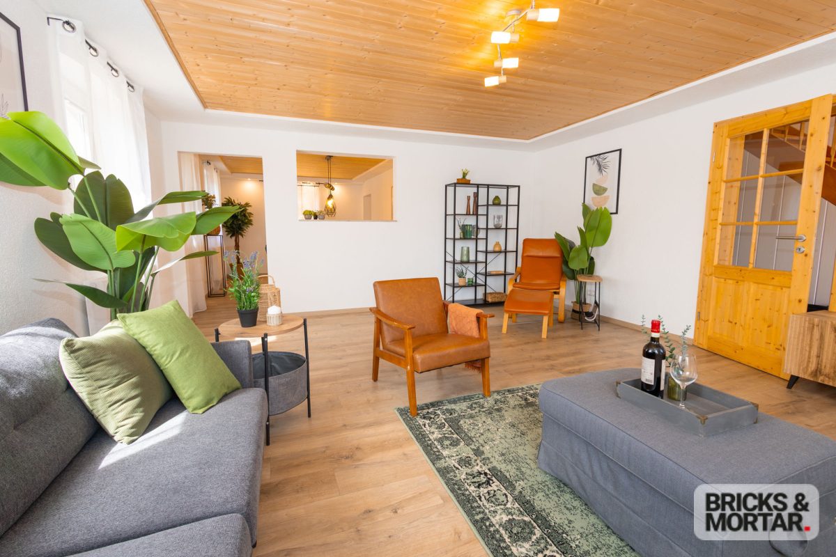 Immobilienangebot - Geslau - Alle - Sanierte Hofstelle mit Scheune, Garagen und Wiese