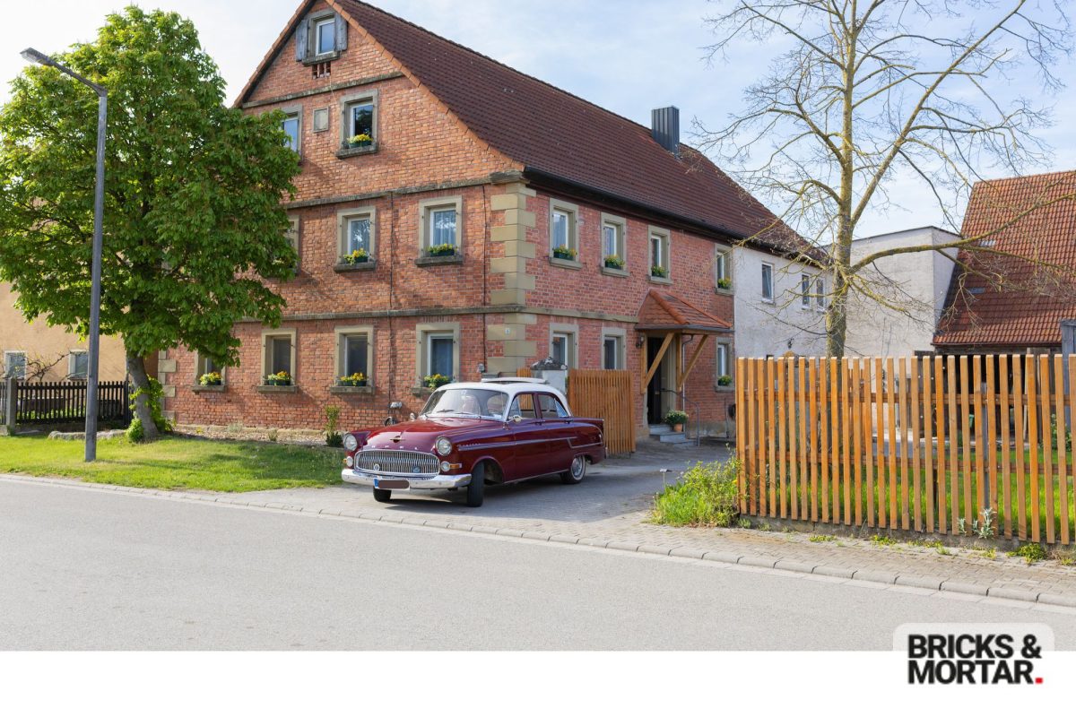 Immobilienangebot - Geslau - Alle - Sanierte Hofstelle mit Scheune, Garagen und Wiese