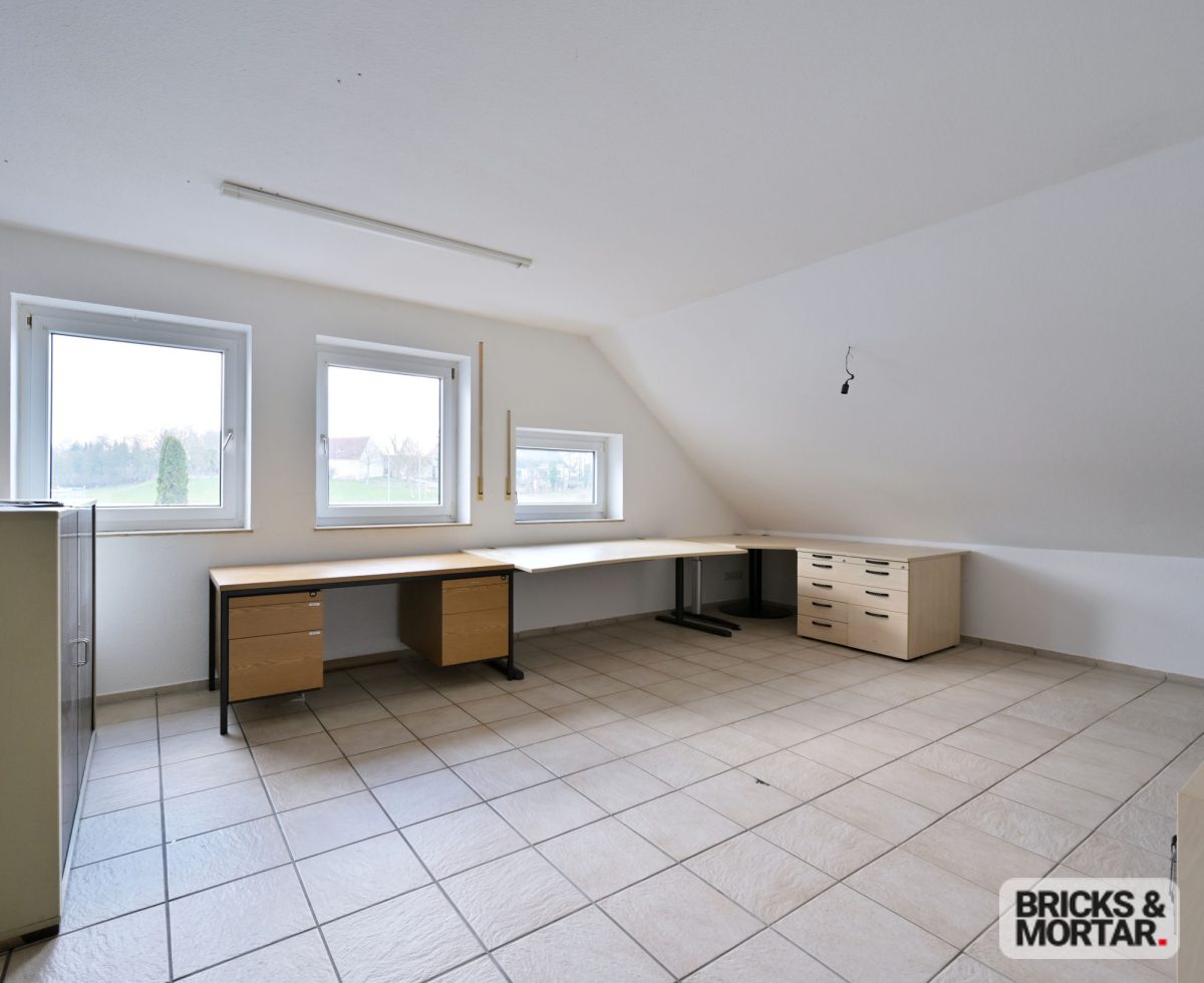 Immobilienangebot - Bachhagel - Alle - 2-Zimmer-Dachgeschosswohnung mit Ausbaupotenzial in 89429 Bachhagel