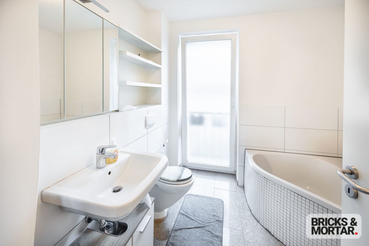 Immobilienangebot - Nürnberg - Alle - Stilvolle 2-Zimmer-Altbauwohnung – Vermietet, kernsaniert und solide Kapitalanlage