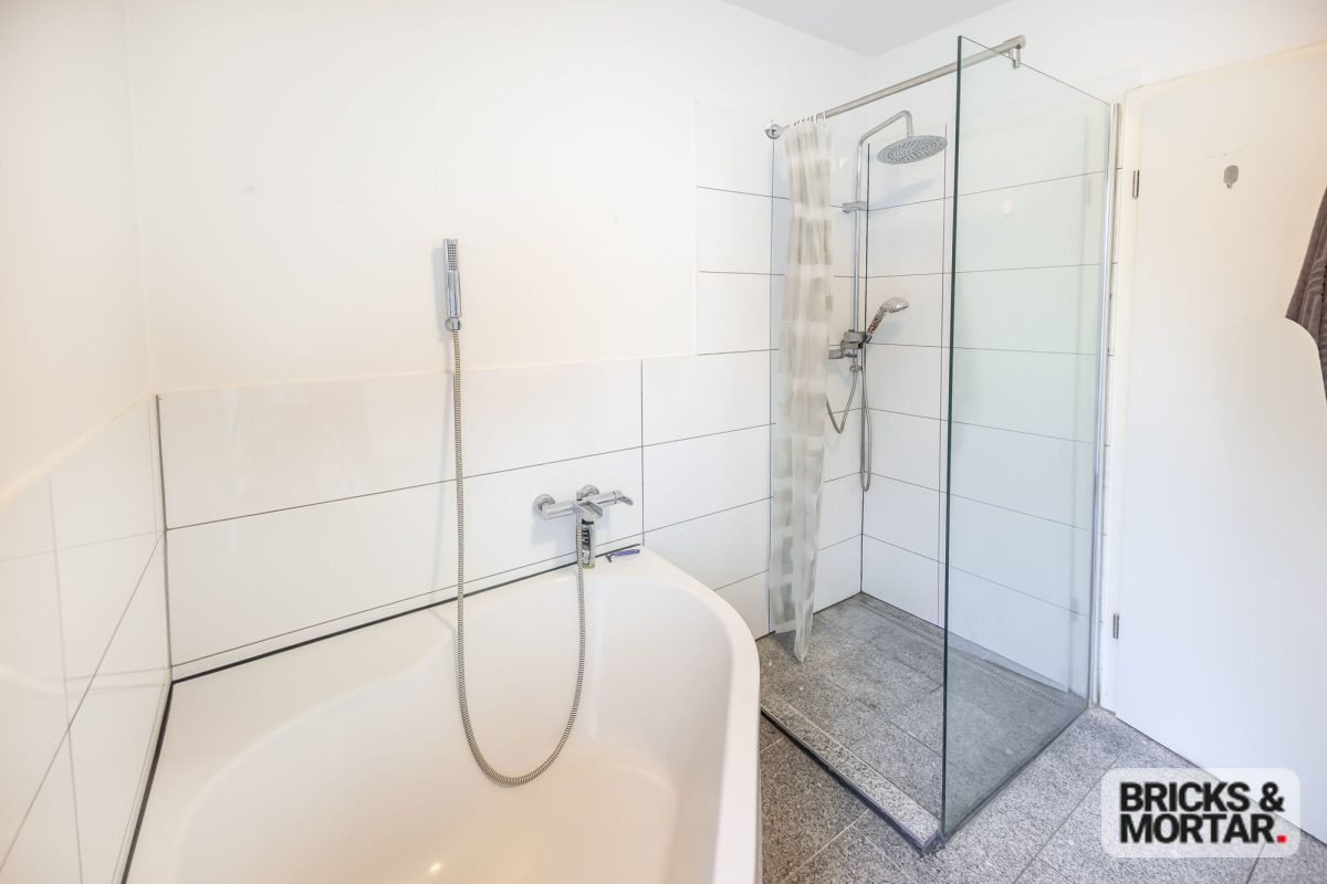 Immobilienangebot - Nürnberg - Alle - Stilvolle 2-Zimmer-Altbauwohnung – Vermietet, kernsaniert und solide Kapitalanlage