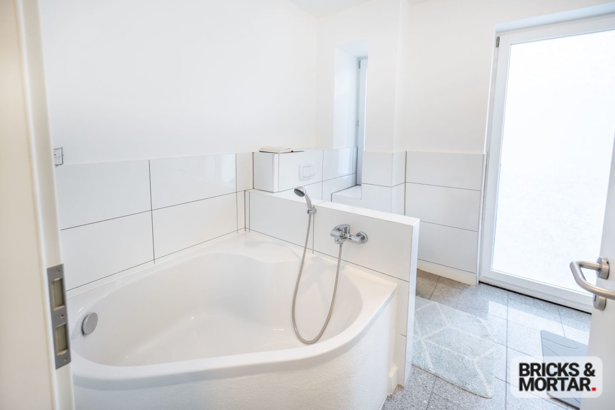 Immobilienangebot - Nürnberg - Alle - Stilvolle 2-Zimmer-Altbauwohnung – Vermietet, kernsaniert und solide Kapitalanlage
