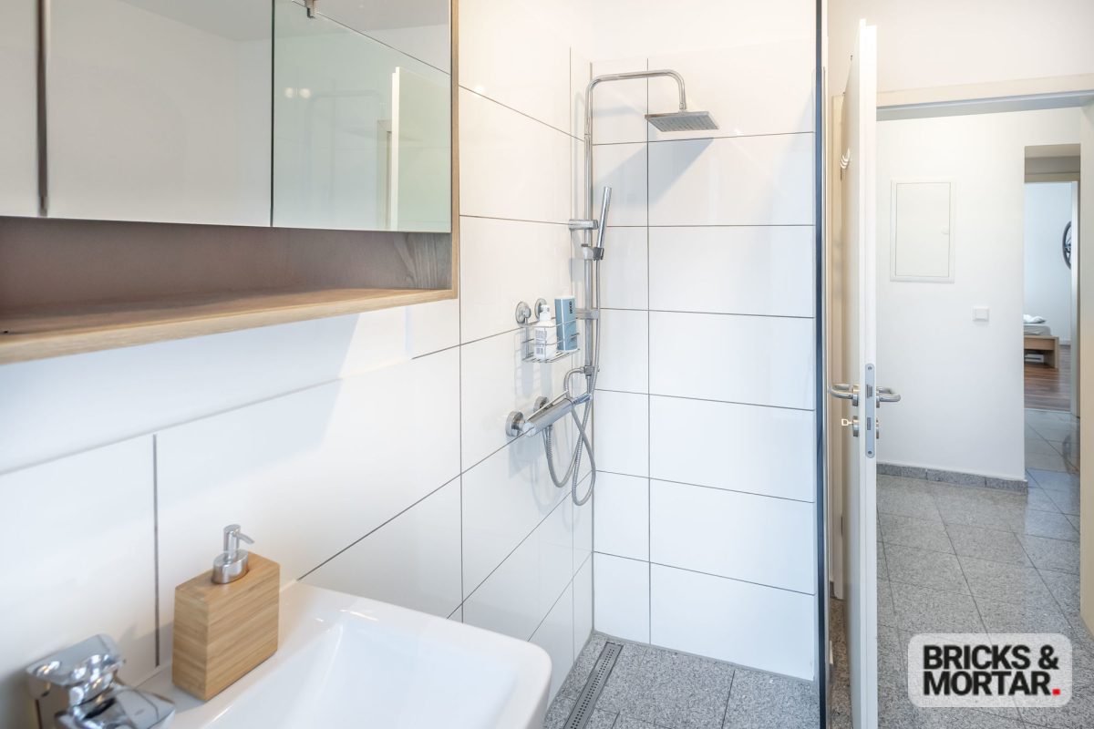 Immobilienangebot - Nürnberg - Alle - Stilvolle 2-Zimmer-Altbauwohnung – Vermietet, kernsaniert und solide Kapitalanlage