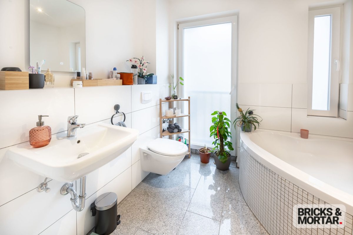 Immobilienangebot - Nürnberg - Alle - Stilvolle 2-Zimmer-Altbauwohnung – Vermietet, kernsaniert und solide Kapitalanlage