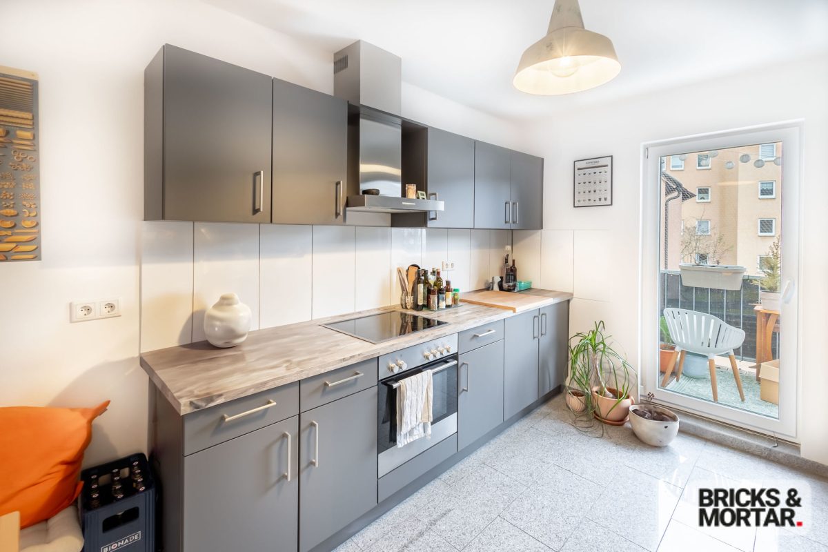 Immobilienangebot - Nürnberg - Alle - Stilvolle 2-Zimmer-Altbauwohnung – Vermietet, kernsaniert und solide Kapitalanlage