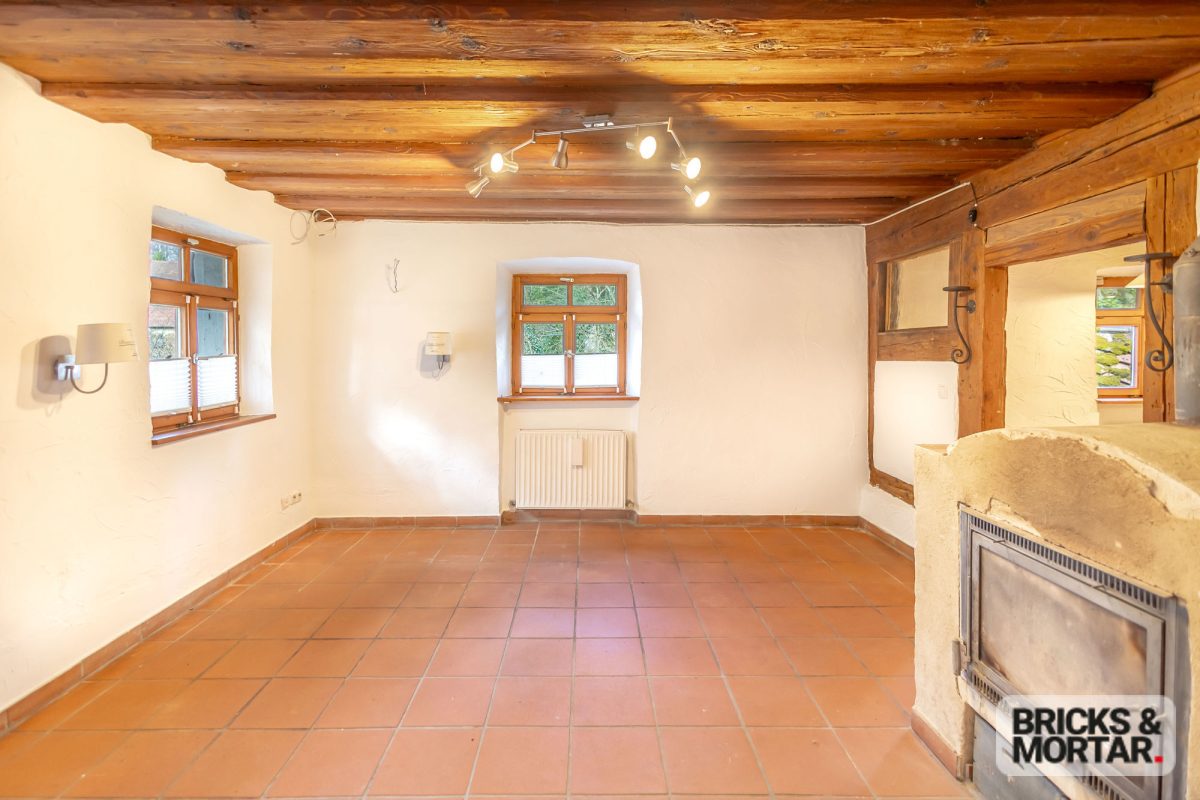 Immobilienangebot - Altdorf b.Nürnberg - Alle - Historische Doppelhaushälfte im Fachwerkstil mit großem Garten und idyllischem Teich