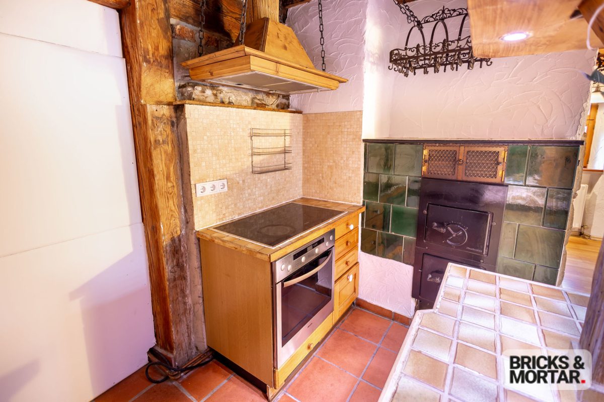 Immobilienangebot - Altdorf b.Nürnberg - Alle - Historische Doppelhaushälfte im Fachwerkstil mit großem Garten und idyllischem Teich