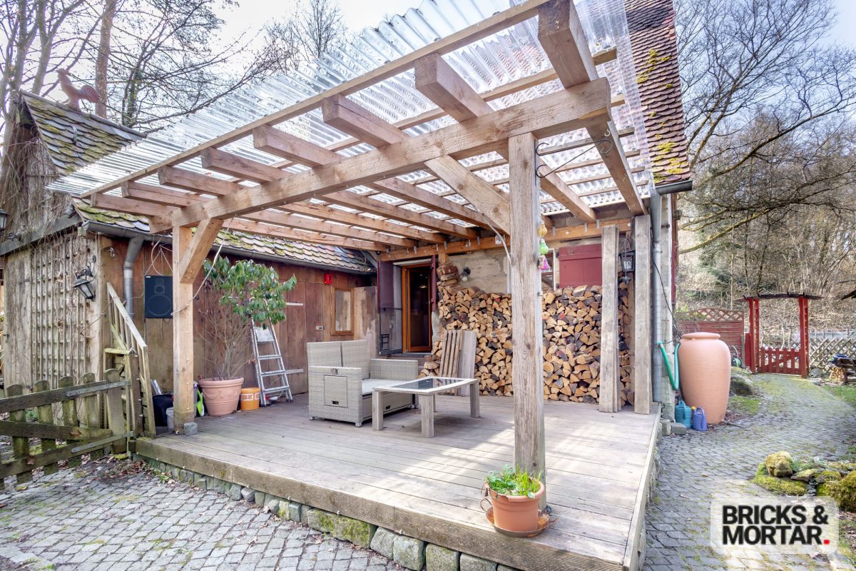 Immobilienangebot - Altdorf b.Nürnberg - Alle - Historische Doppelhaushälfte im Fachwerkstil mit großem Garten und idyllischem Teich