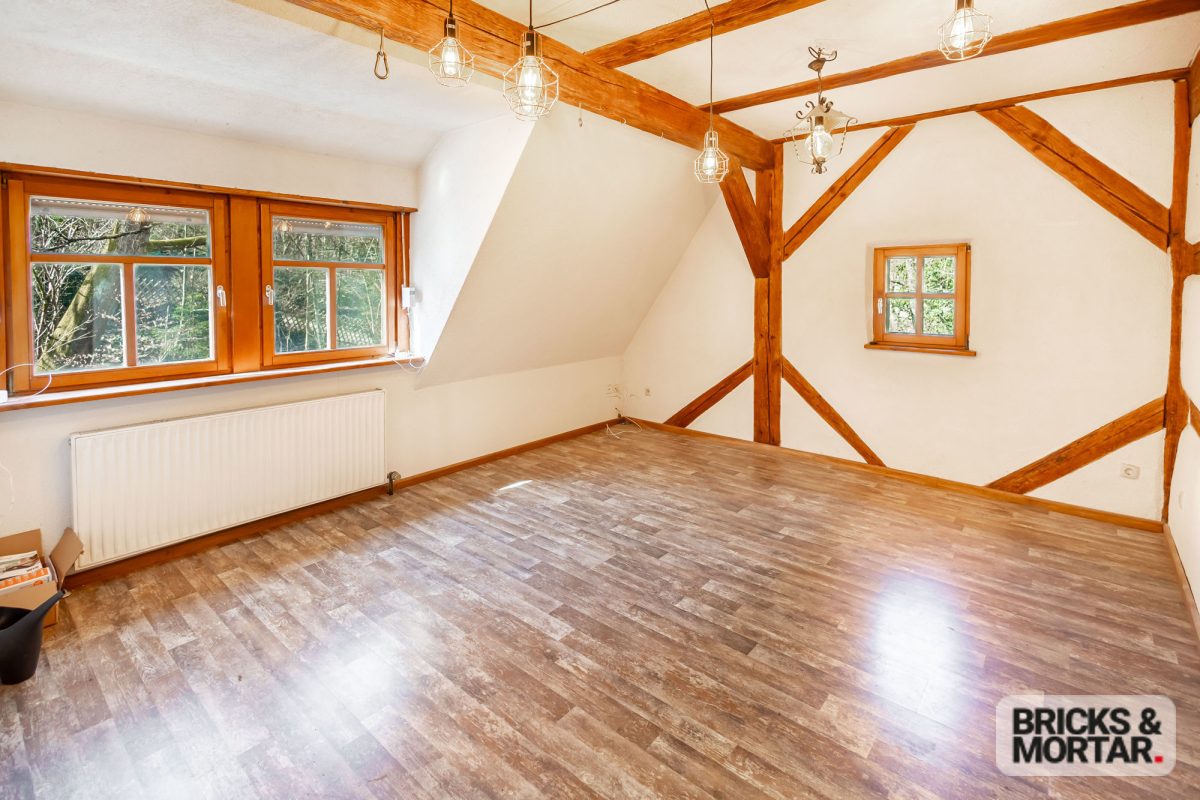 Immobilienangebot - Altdorf b.Nürnberg - Alle - Historische Doppelhaushälfte im Fachwerkstil mit großem Garten und idyllischem Teich