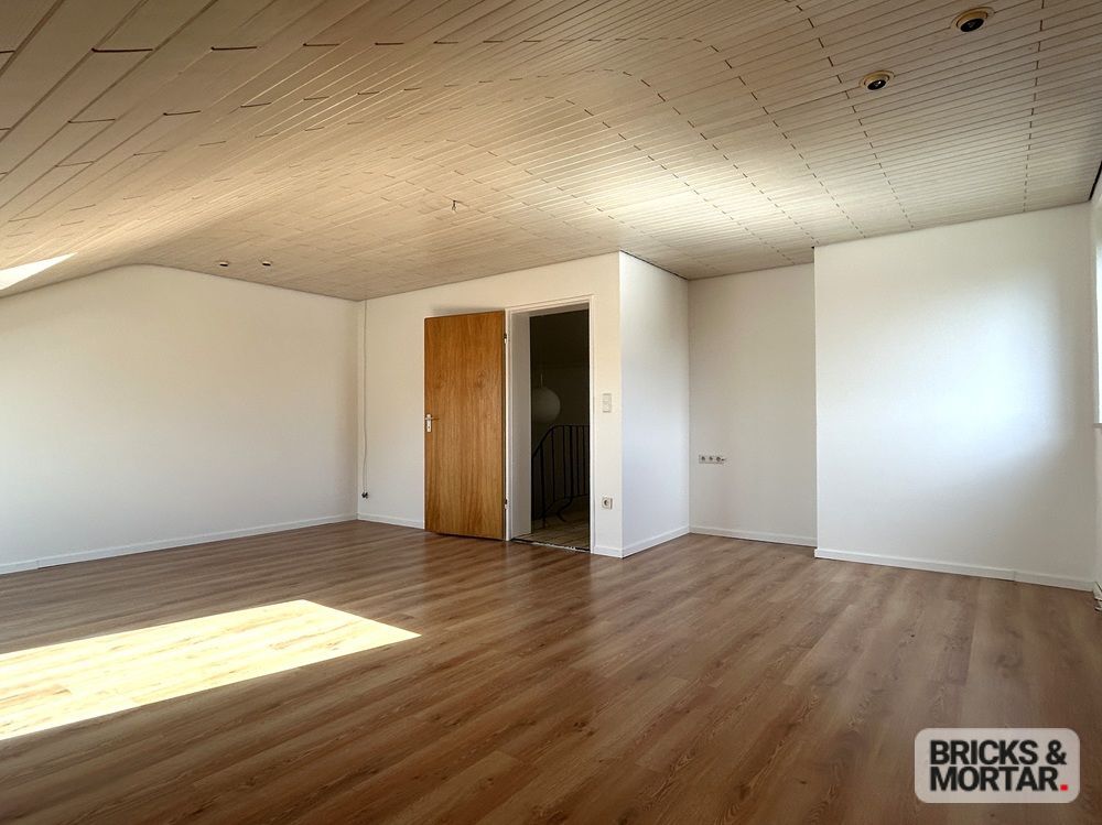 Immobilienangebot - Diedorf / Biburg - Alle - DHH mit Ausbaupotenzial: Ausbau DG. + Anbau inkl. Doppelgarage, zur Nutzung als Zweifamilienhaus.