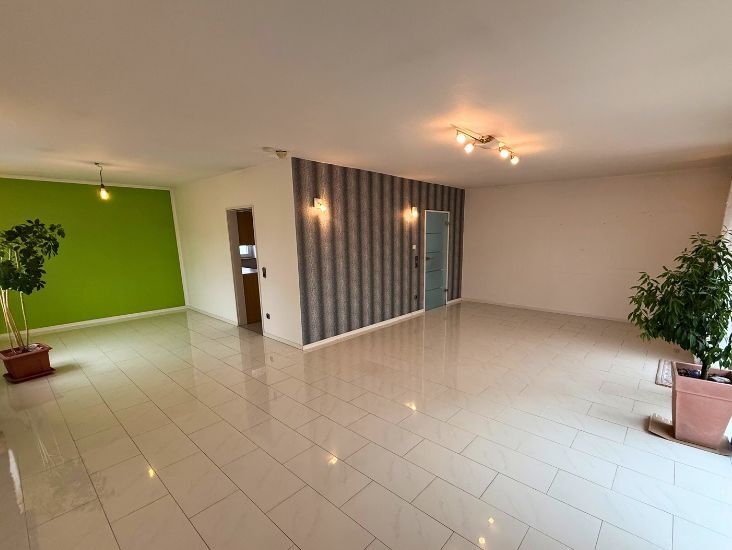 Immobilienangebot - Erftstadt - Alle - +++ Erftstadt: Lichtdurchflutetes Haus mit großem Platzangebot und ausgebautem Keller