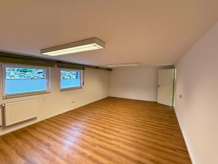 Immobilienangebot - Erftstadt - Alle - +++ Erftstadt: Lichtdurchflutetes Haus mit großem Platzangebot und ausgebautem Keller