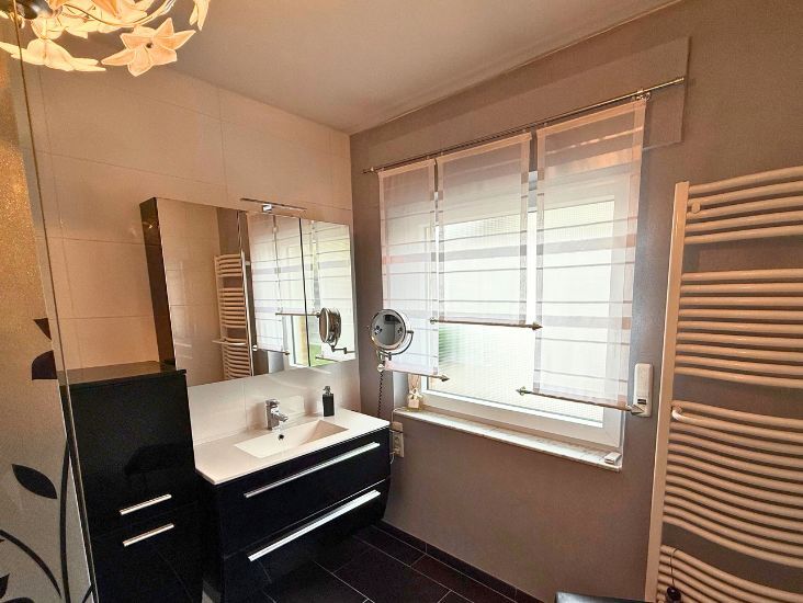 Immobilienangebot - Erftstadt - Alle - +++ Erftstadt: Lichtdurchflutetes Haus mit großem Platzangebot und ausgebautem Keller