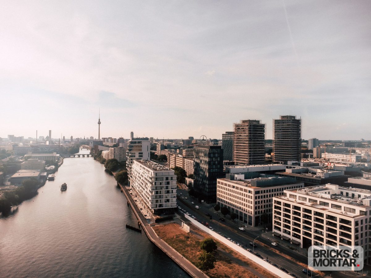 Immobilienangebot - Berlin Friedrichshain - Alle - Exklusives Wohnen an der Spree: 4-Zimmer-Wohnung mit Concierge-Service und stilvollem Ambiente