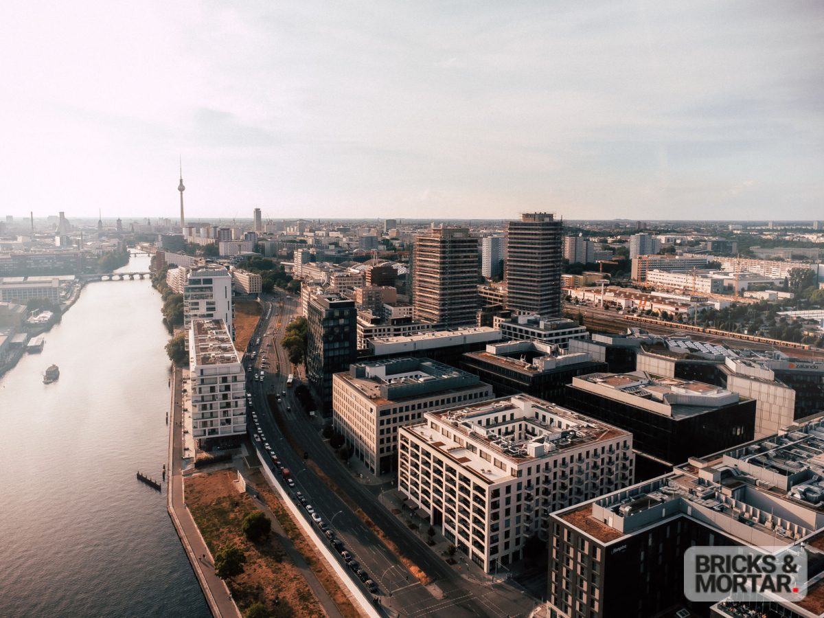 Immobilienangebot - Berlin Friedrichshain - Alle - Exklusives Wohnen an der Spree: 4-Zimmer-Wohnung mit Concierge-Service und stilvollem Ambiente