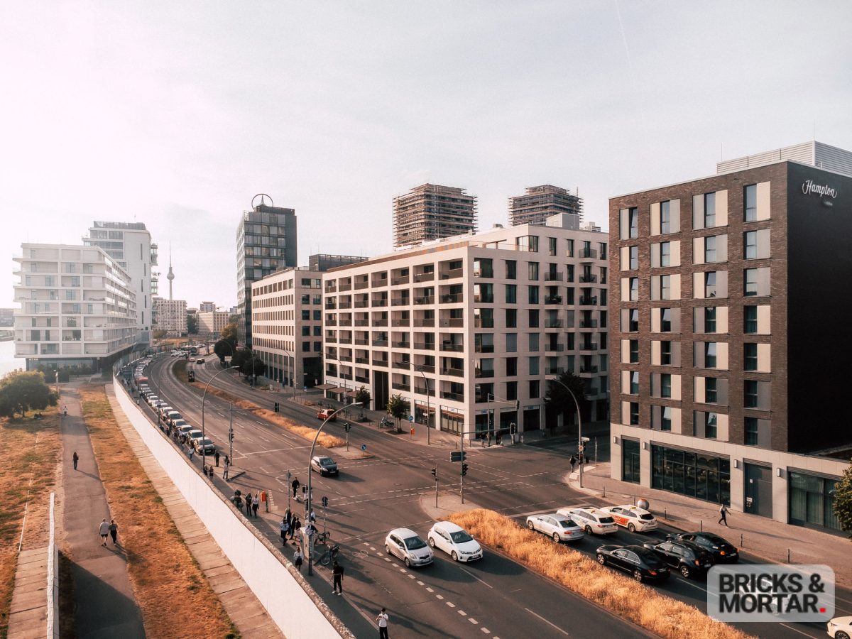 Immobilienangebot - Berlin Friedrichshain - Alle - Exklusives Wohnen an der Spree: 4-Zimmer-Wohnung mit Concierge-Service und stilvollem Ambiente