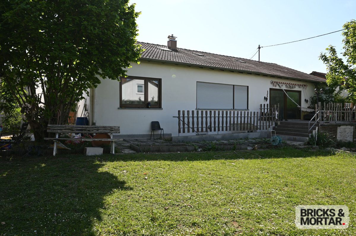 Immobilienangebot - Langenau / Albeck - Alle - Charmantes Haus mit Geschichte sucht Zukunft, 819m² Grund warten auf neues Leben