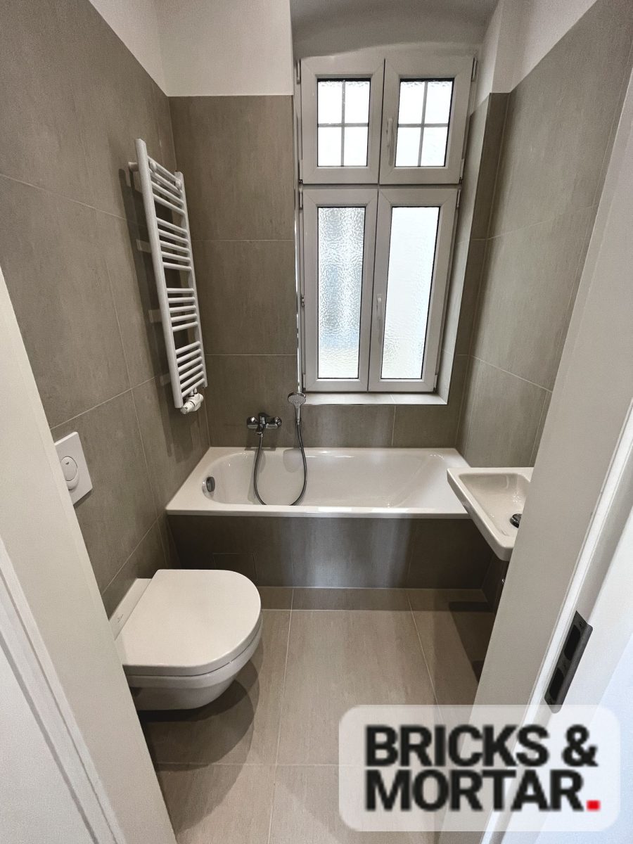 Immobilienangebot - Berlin - Alle - Erstbezug nach Sanierung in Charlottenburg:4-Zimmer Altbauwohnung,2 Bäder und Balkon am Funkturm