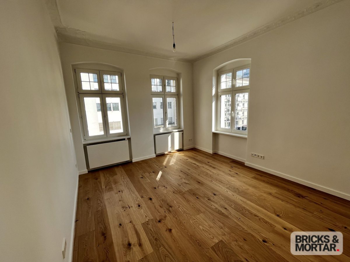 Immobilienangebot - Berlin - Alle - Erstbezug nach Sanierung in Charlottenburg:4-Zimmer Altbauwohnung,2 Bäder und Balkon am Funkturm
