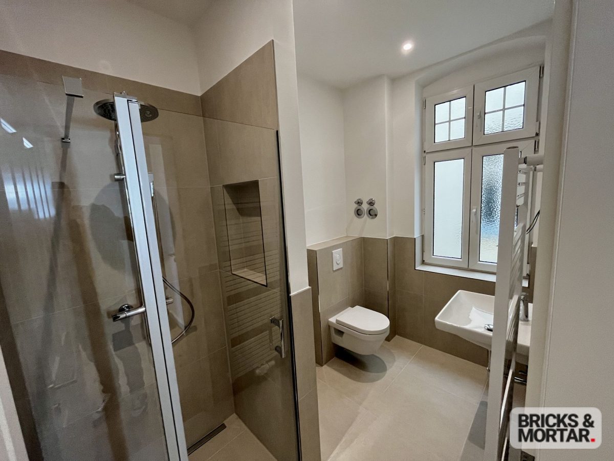 Immobilienangebot - Berlin - Alle - Erstbezug nach Sanierung in Charlottenburg:4-Zimmer Altbauwohnung,2 Bäder und Balkon am Funkturm