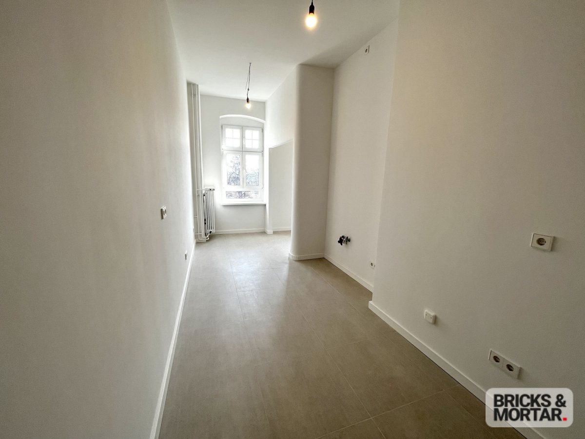 Immobilienangebot - Berlin - Alle - Erstbezug nach Sanierung in Charlottenburg:4-Zimmer Altbauwohnung,2 Bäder und Balkon am Funkturm