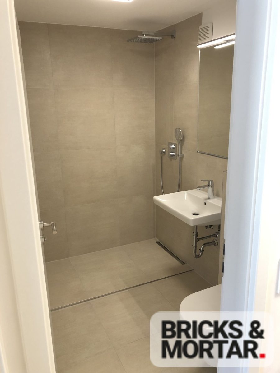 Immobilienangebot - Berlin - Alle - Erstbezug nach Sanierung in Berlin-Westend: 2,5-Zimmer Wohnung mit Balkon und Lift