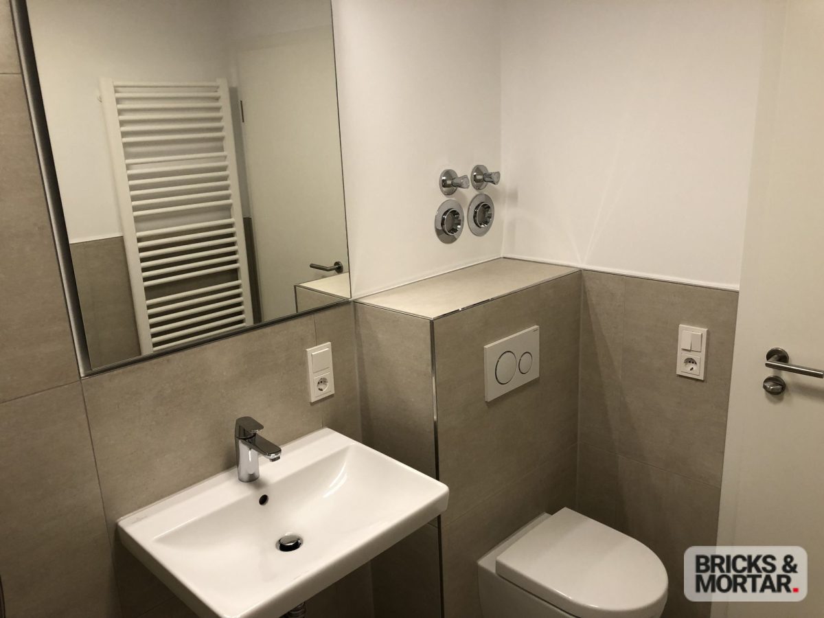 Immobilienangebot - Berlin - Alle - Erstbezug nach Sanierung in Berlin-Westend: 2,5-Zimmer Wohnung mit Balkon und Lift