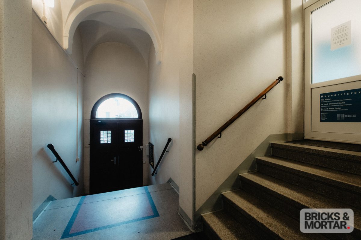 Immobilienangebot - Halle - Alle - Zeitgemäßes Wohnen mit Charme: Helle Hochparterre-Wohnung mit hochwertiger Ausstattung