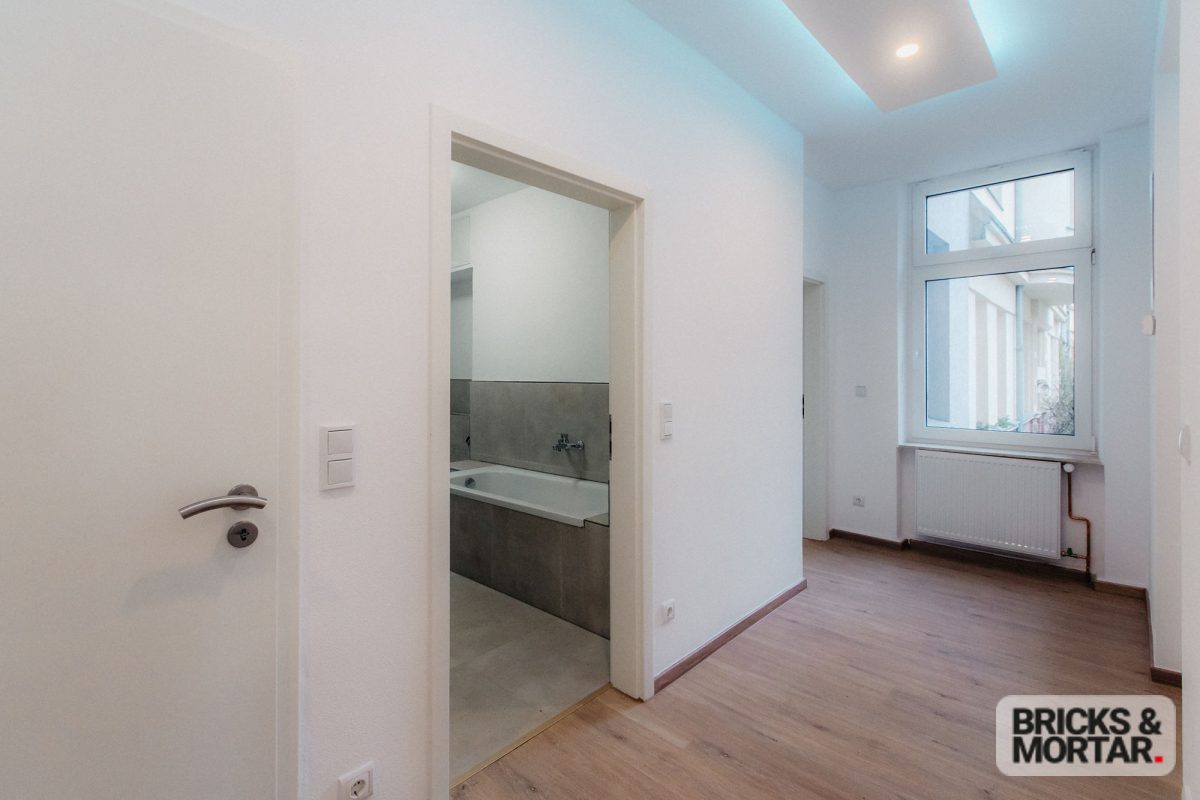 Immobilienangebot - Halle - Alle - Zeitgemäßes Wohnen mit Charme: Helle Hochparterre-Wohnung mit hochwertiger Ausstattung