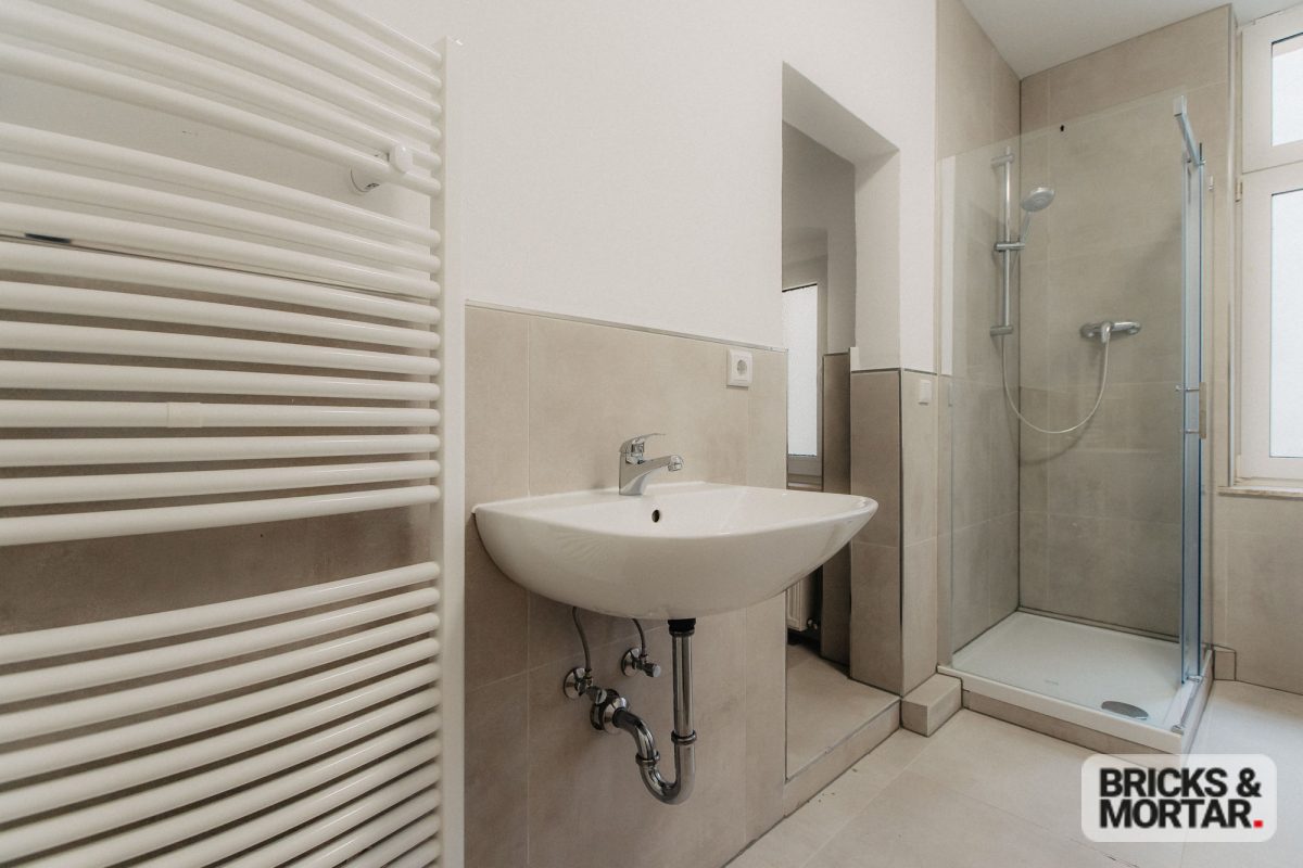 Immobilienangebot - Halle - Alle - Zeitgemäßes Wohnen mit Charme: Helle Hochparterre-Wohnung mit hochwertiger Ausstattung