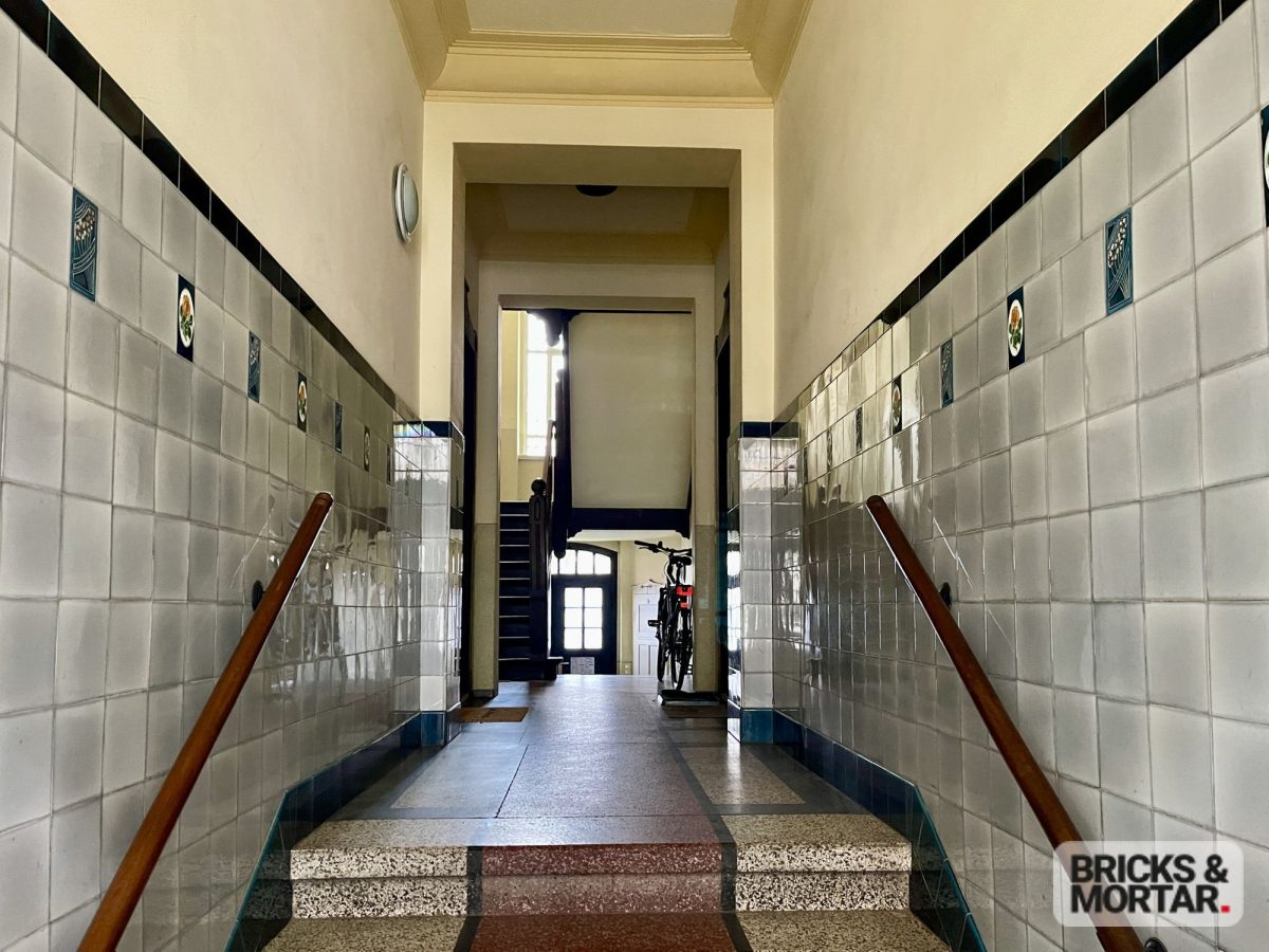 Immobilienangebot - Leipzig / Stötteritz - Alle - Charmantes Wohnen im Altbau-Stil: Drei-Zimmer-Wohnung mit Balkon und zeitgemäßer Ausstattung