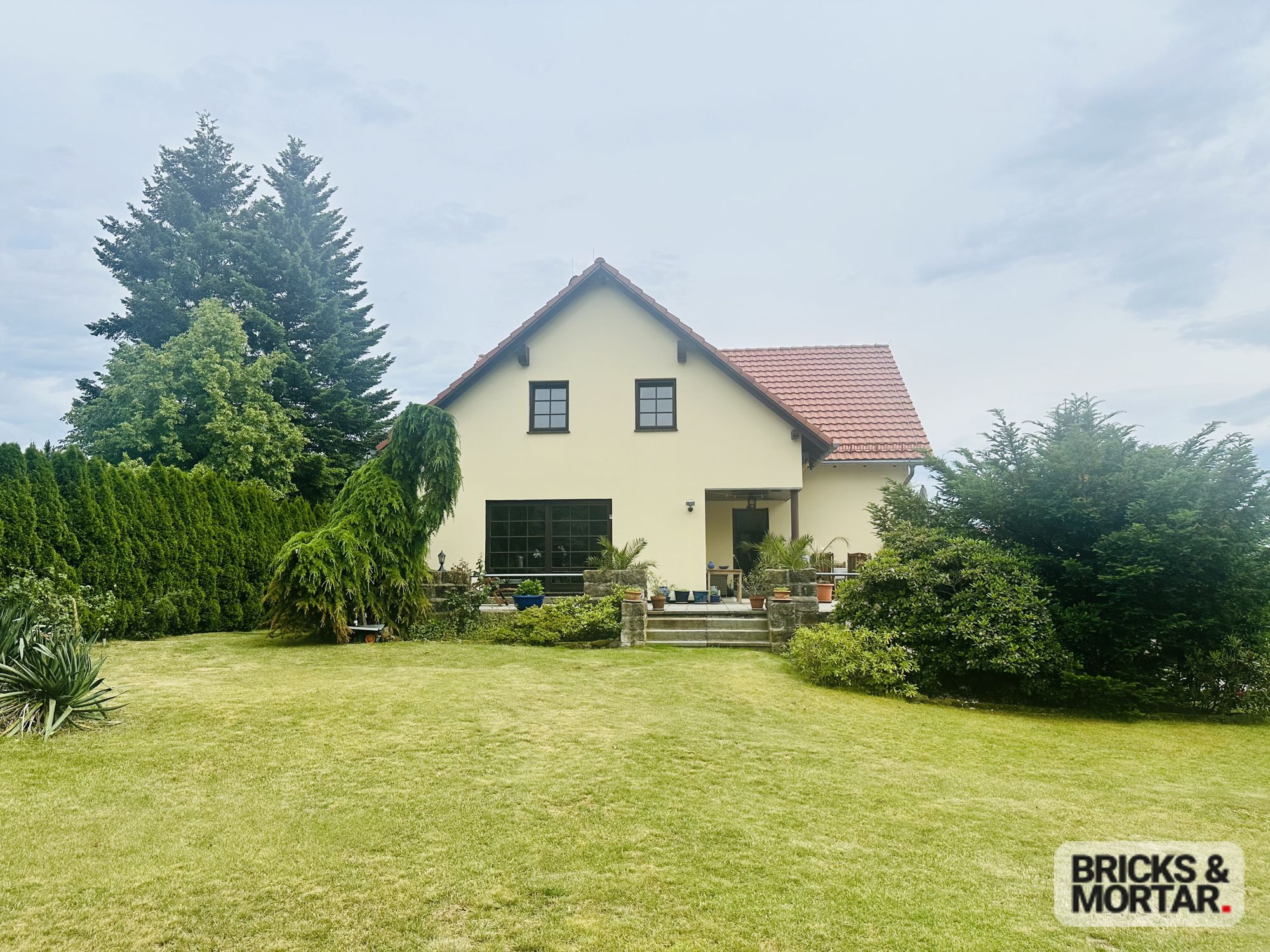 Immobilienangebot - Dresden - Alle - +++  300 qm großes Haus in Oberloschwitz mit 1000 qm Grundstück in Traumlage! +++