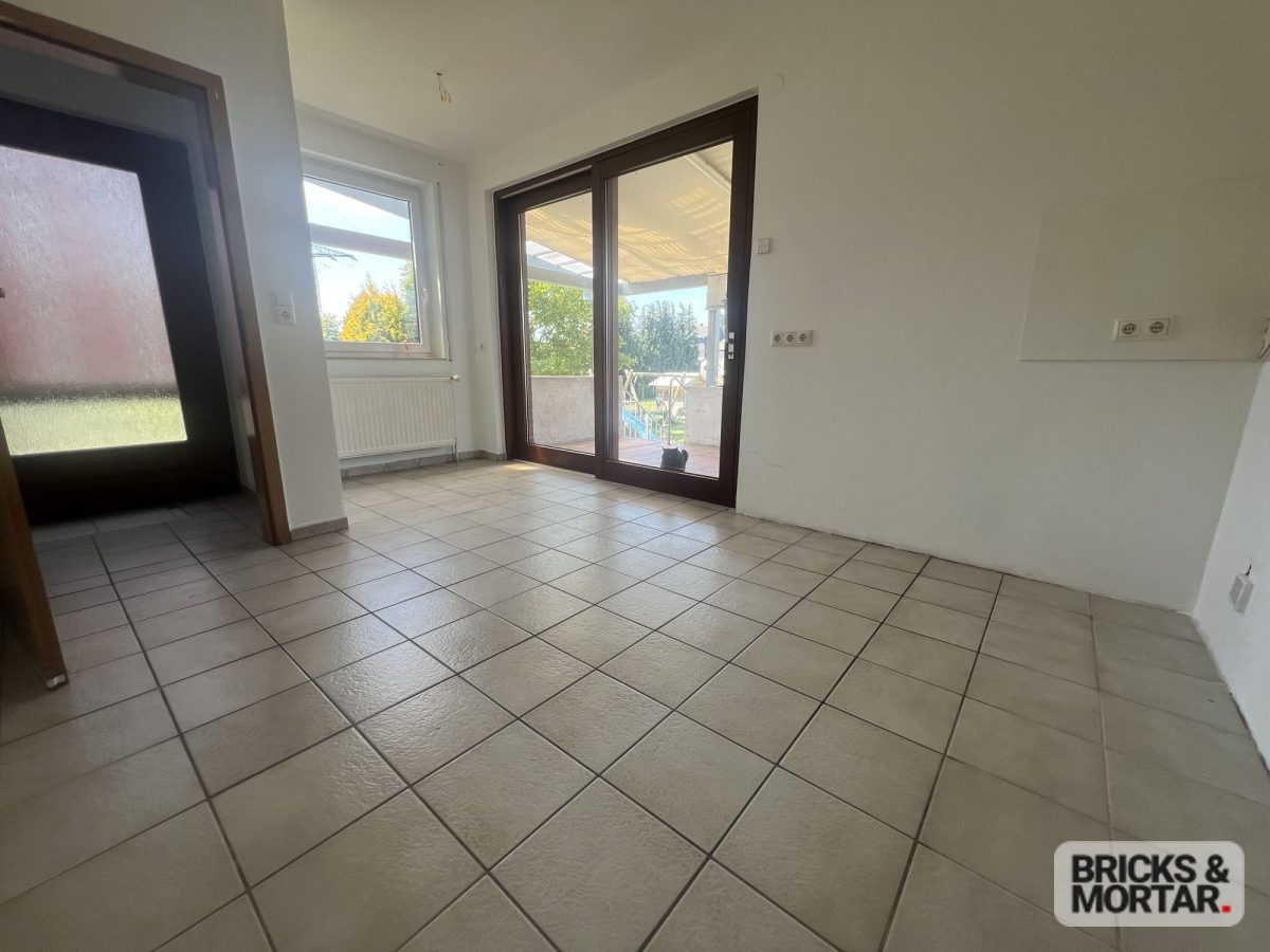 Immobilienangebot - Bremen - Alle - Freistehendes Haus mit Einliegerwohnung, Pool auf großem Grundstück